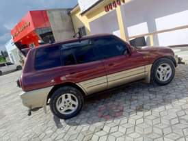 A picture of 1999 Toyota Rav4