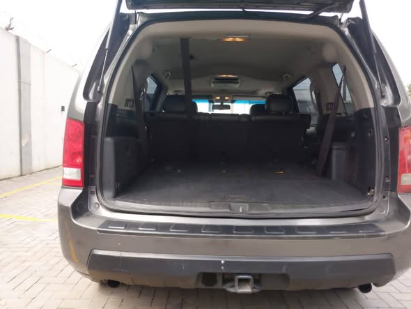 A picture of Honda pilot 2011
