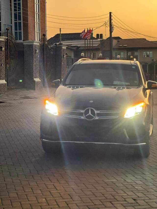 A picture of 2016 Mercedes Benz GLE350 Yes