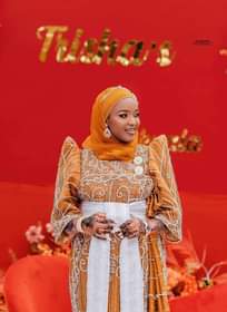 A picture of Hmeel face beats for your best bridal makeup Henna veiling