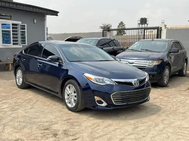 A picture of Toyota Avalon 2018 09061825415