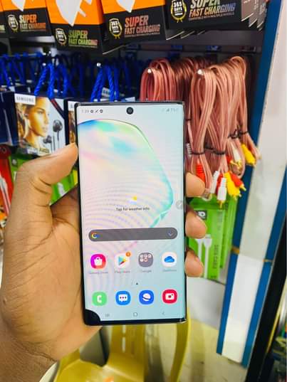 A picture of Note 20 Ultra at 780k Note 10 5G at 550k
