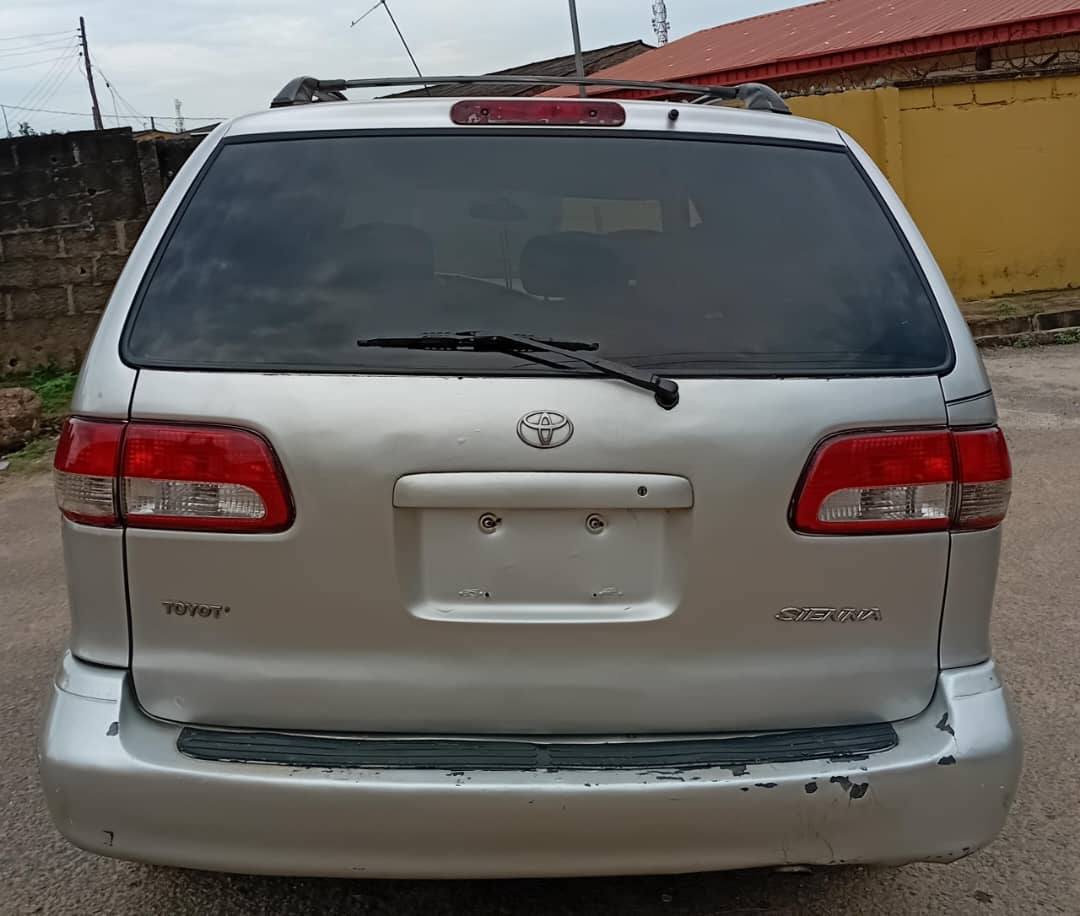 A picture of Toyota Sienna