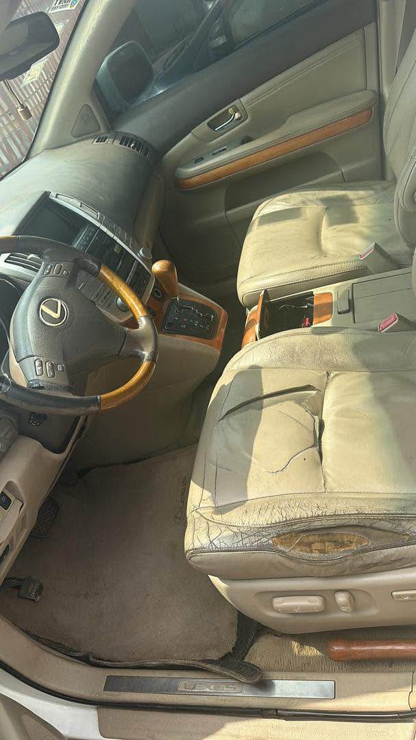 A picture of Quick deals 2006 lexus RX350 Neatly used going for 4.850m
