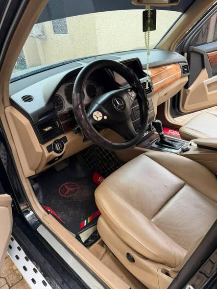 A picture of 2011 Mercedes Benz GLK 350