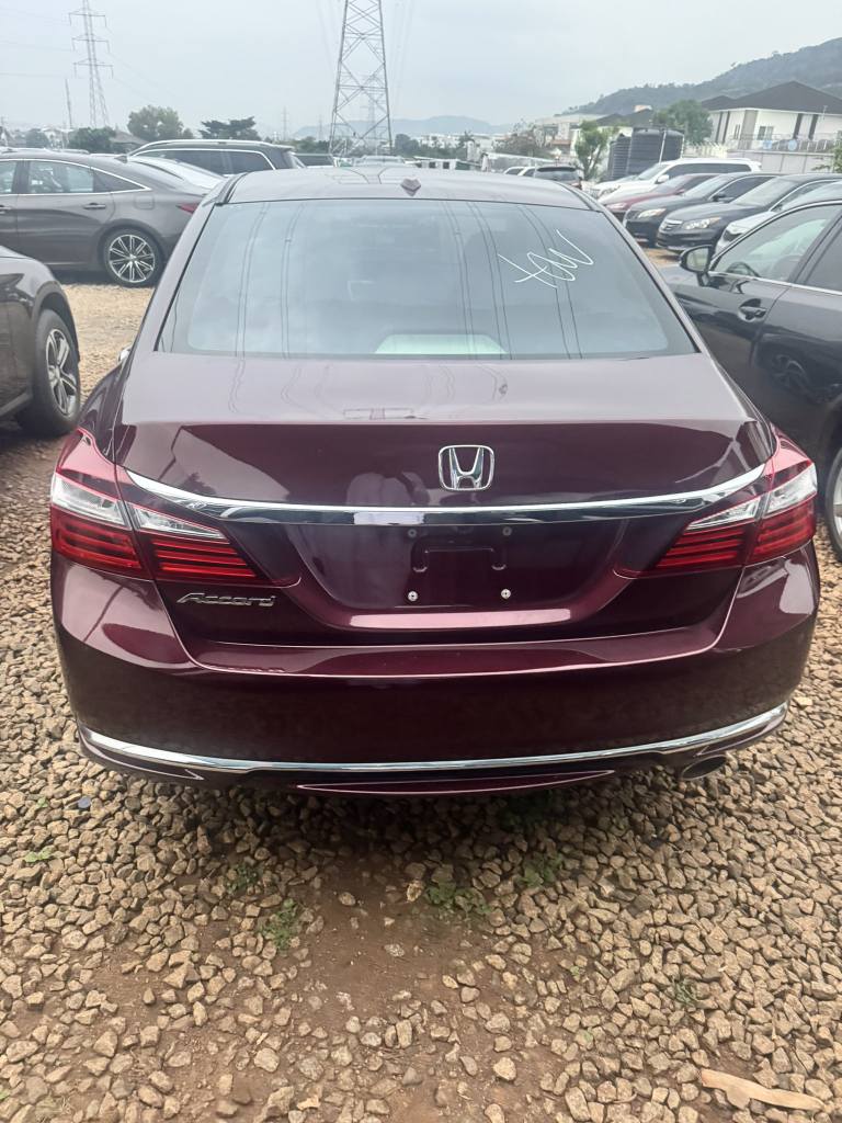 A picture of Foreign Used Accord Keyless Double Screen 360 Camera 2016