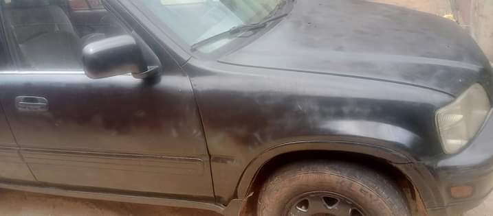 A picture of Old Model CRV forsale in Nnewi 870k. 08147376573 Everything working