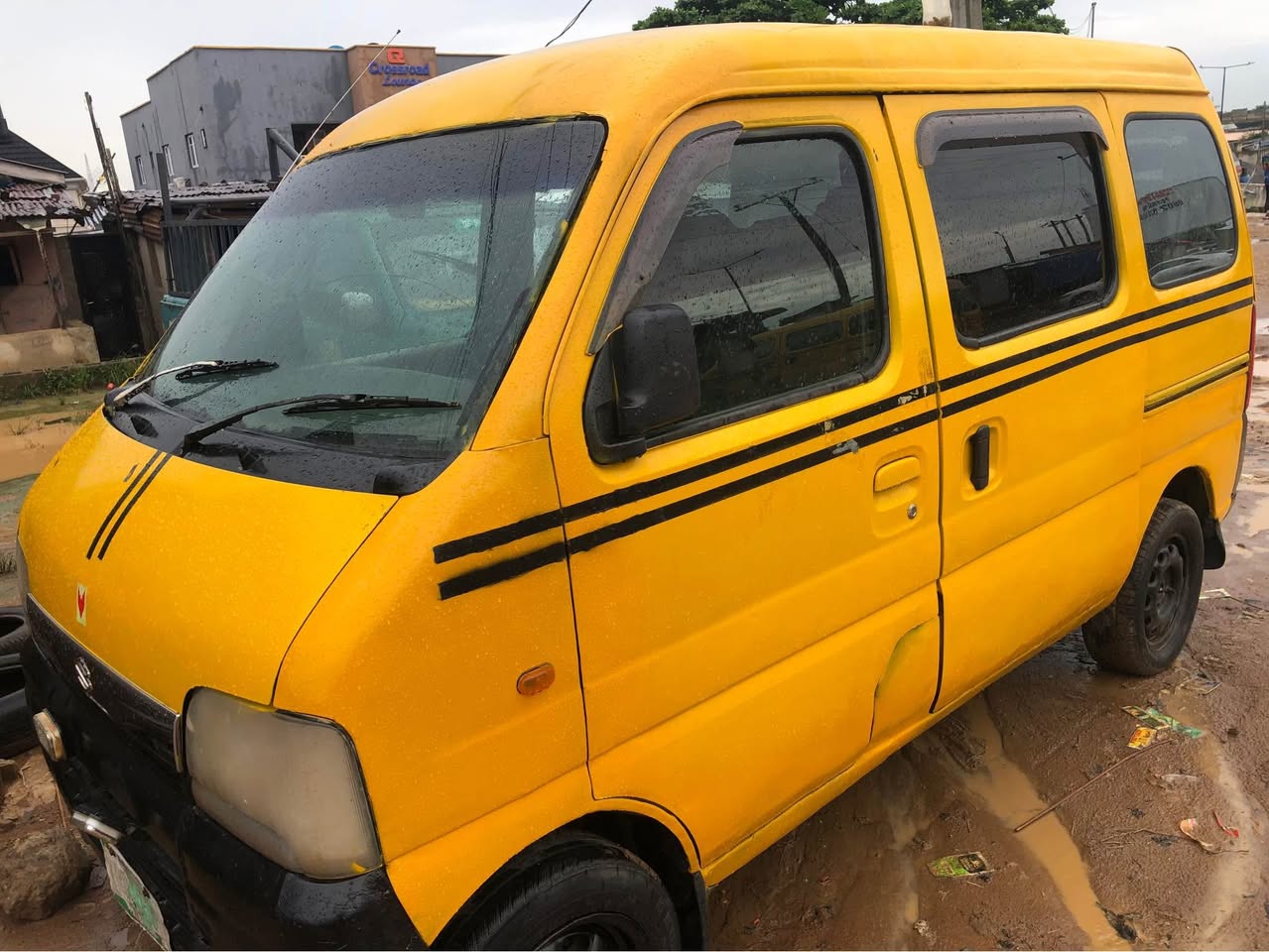 A picture of RUSH DEAL CLEAN SUZUKI MINI BUS MANUAL BUS BELT ENGINE
