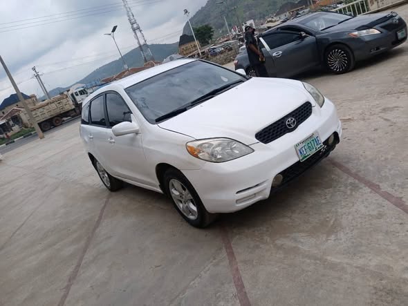 A picture of 2004 Toyota matrix