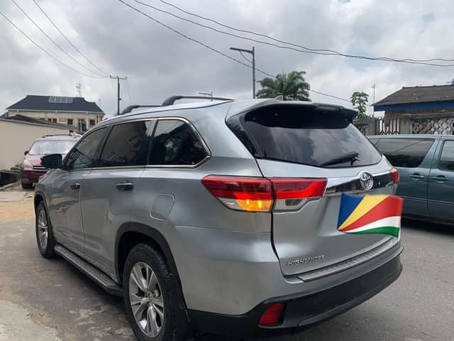 A picture of 2015 Toyota Highlander xle limited edition pure first body fullest