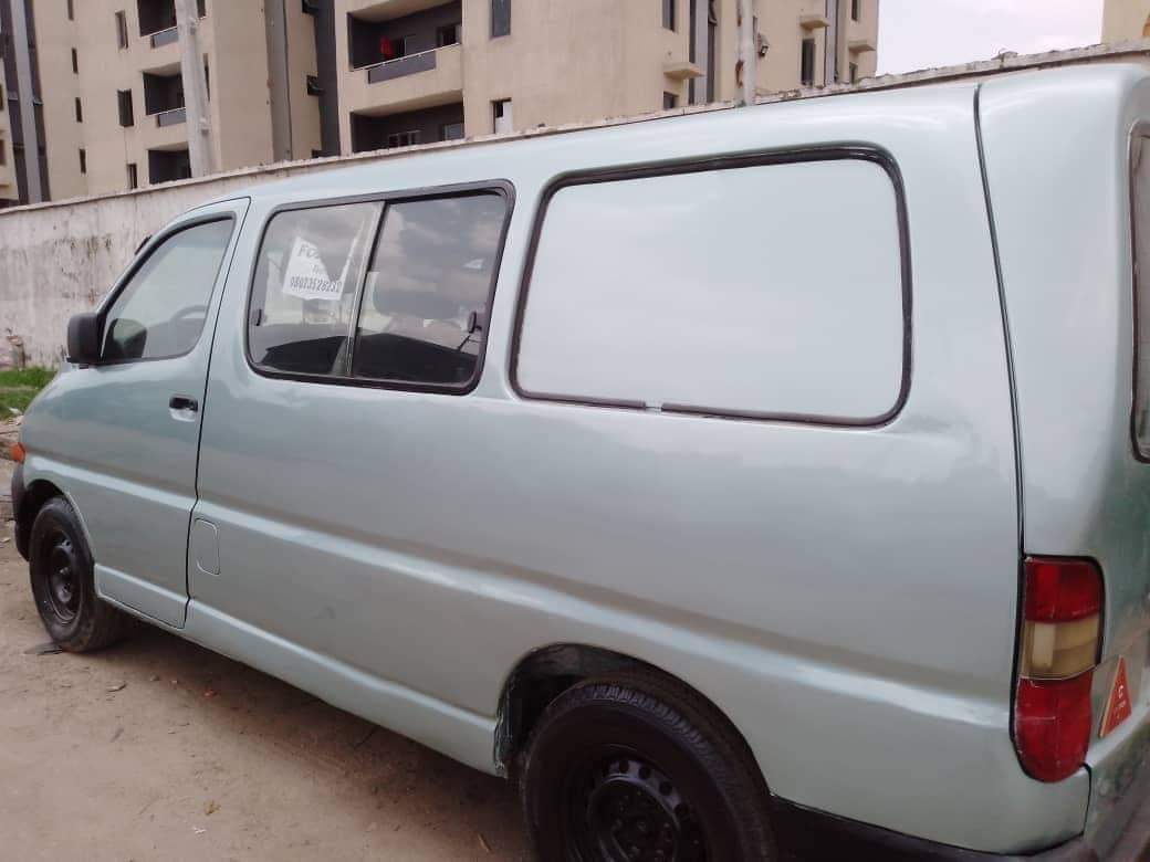 A picture of TOYOTA HIACE