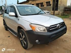 A picture of Very clean 08 Toyota Rav4 V6 Sound 2GR engine and
