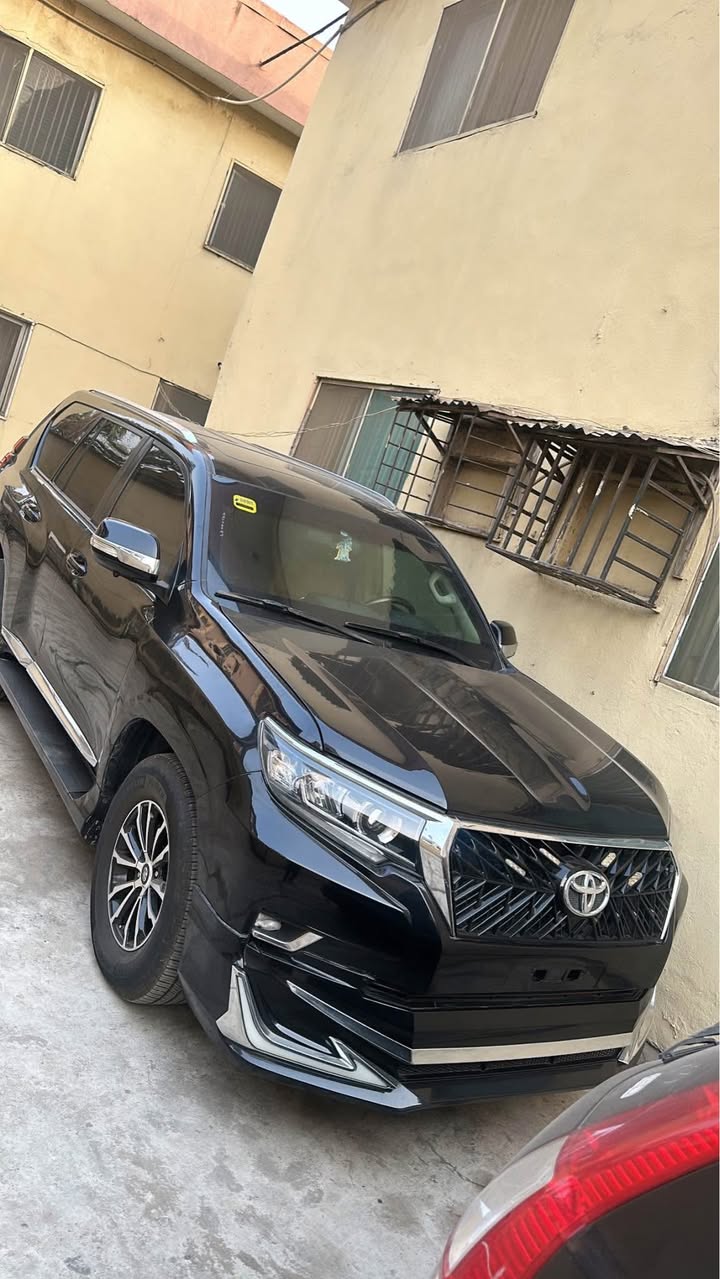 A picture of 2013 TOYOTA PRADO V6