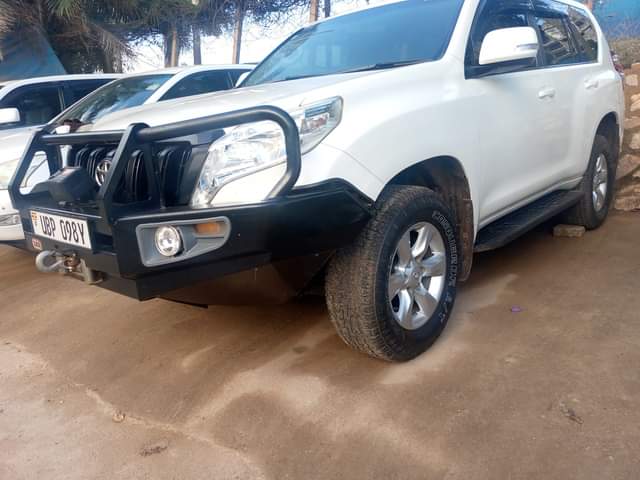 A picture of TOYOTA LAND CRUISER