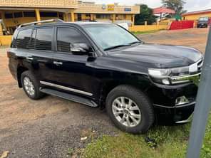A picture of 2018 V6 Toyota Land Cruiser V6 GXR foreign almost Brand