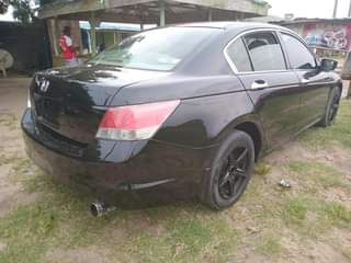 A picture of Honda Accord 2009 Model. 4 plugs