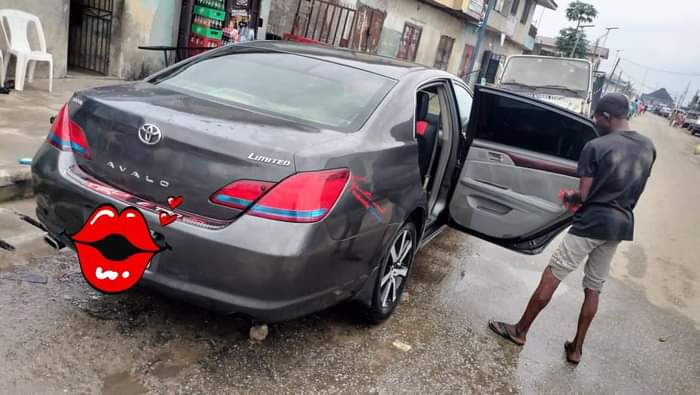 A picture of Super Clean 2009 Avalon Super Silent Untampered engine and Smooth