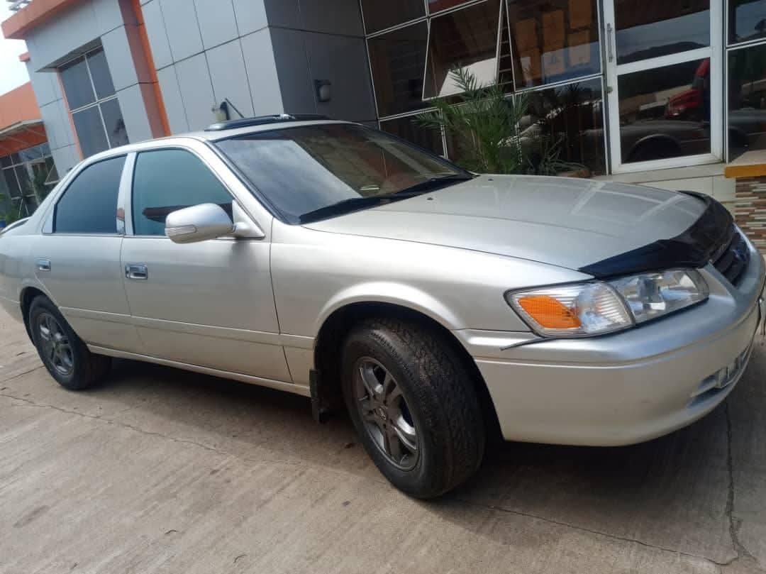 A picture of 2002 Toyota 02