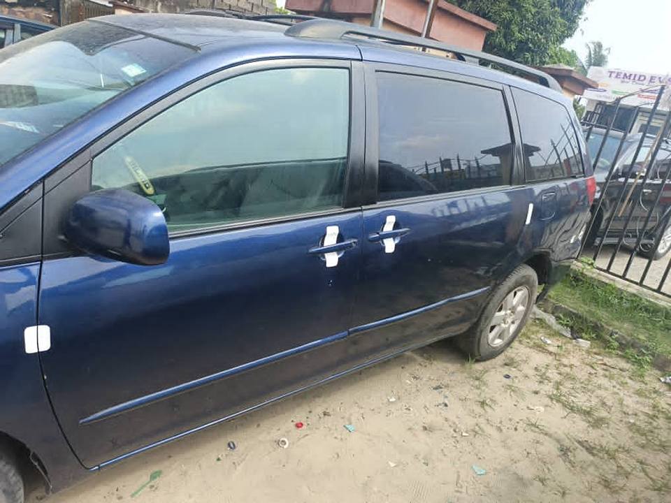A picture of Registered Toyota Sienna 2004 model for sale Call 08067112168