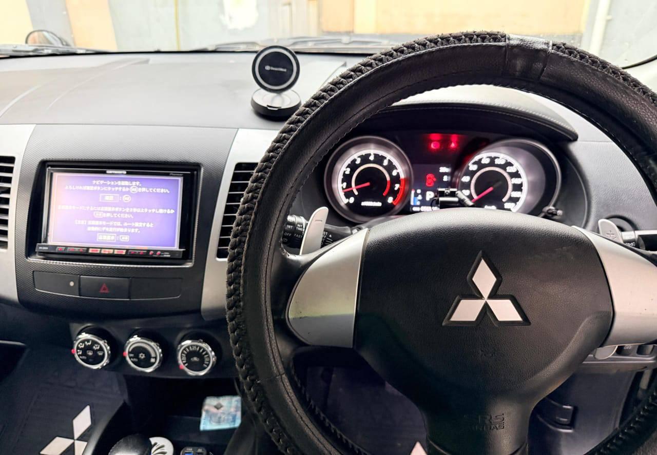 A picture of Mitsubishi outlander