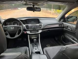 A picture of Honda Accord 2017