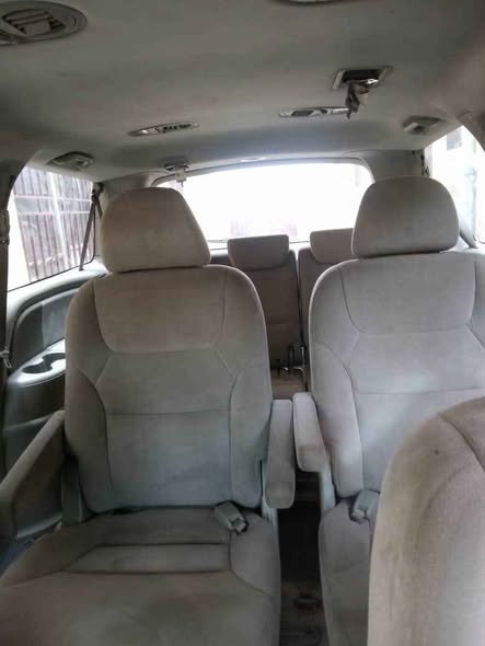 A picture of Honda odyssey good for transport engine gear and Ac perfect