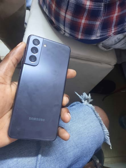 A picture of Samsung s21 5g