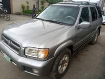 A picture of 2000 Nissan Pathfinder