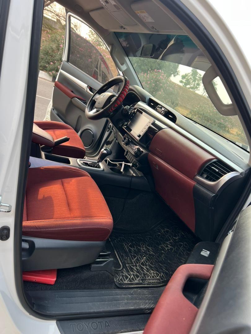 A picture of Toyota hilux 2023