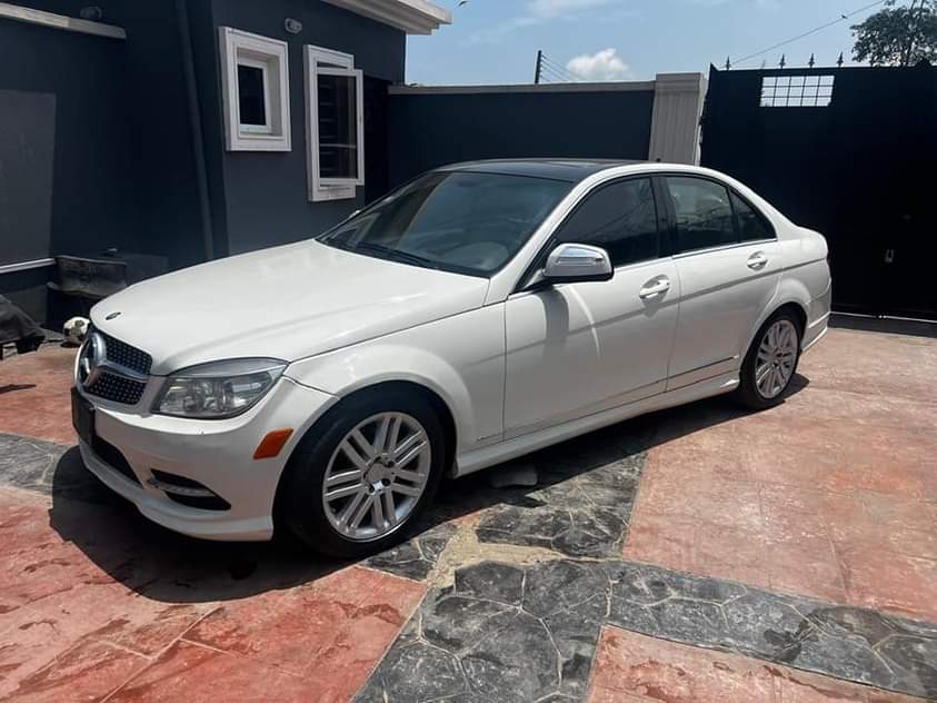 A picture of benz c300 2009