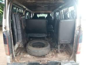 A picture of Toyota Haice Hummer 2 bus for sale body needs work