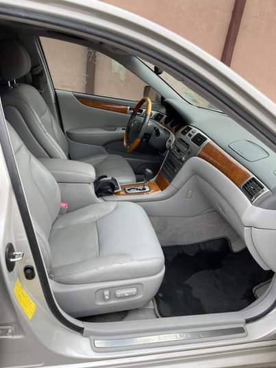 A picture of LEXUS Es330 08063194033