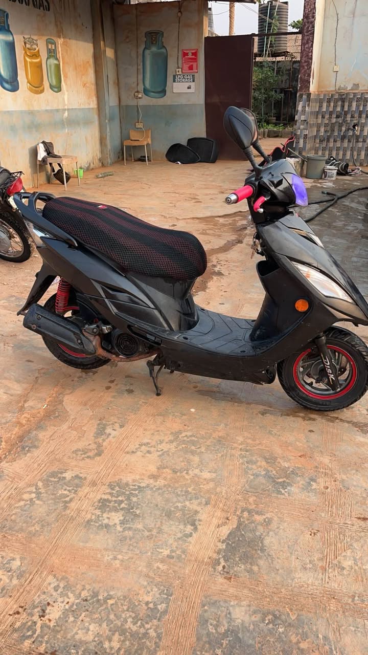 A picture of Kymco 140 double shocks