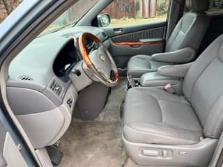 A picture of Toyota Sienna 2009
