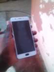A picture of Oppo f1s with some cracks but working fine