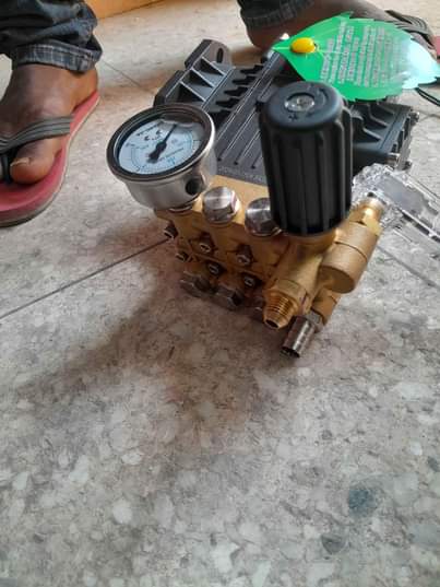 A picture of 2 0 head pump