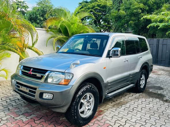 A picture of Mitsubishi Pajero Year 2000 Cc 3490 PETROL Automatic 4WD 7