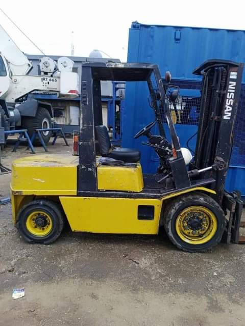 A picture of 2007 Yellow 8 180