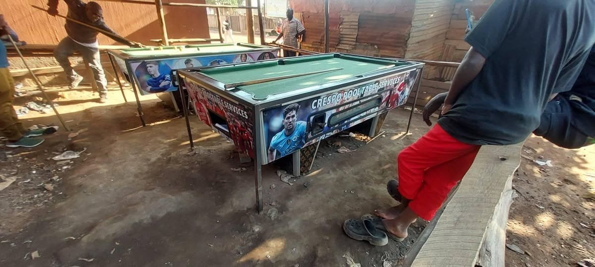 A picture of Pool table