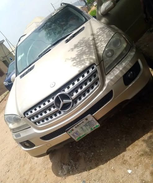 A picture of Mercedes Benz ML jeep 350 extremely mint engine untempered AC