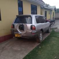 A picture of Ipo sokoni nauza Rav 4 old model Haina shida yeyote