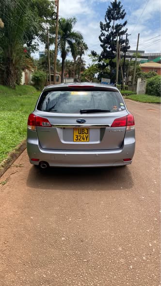 A picture of Subaru legacy 2010