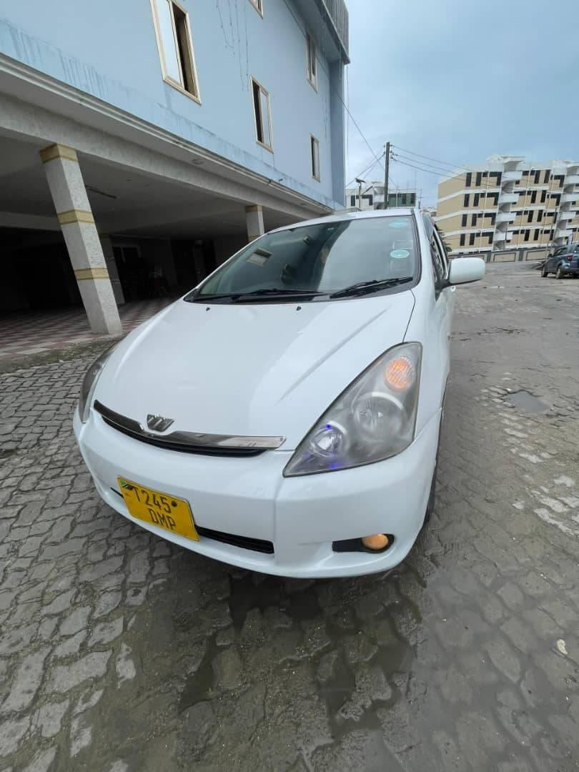 A picture of TOYOTA WISH OLD MODEL KALI SANA