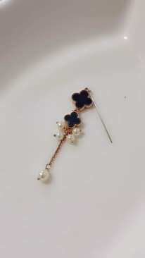 A picture of Stylish Hijab pins