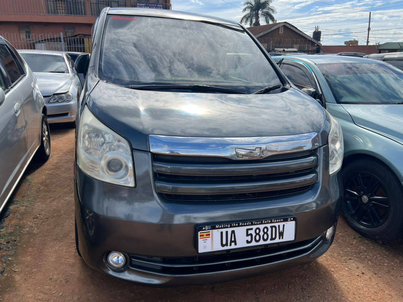 A picture of Toyota Noah