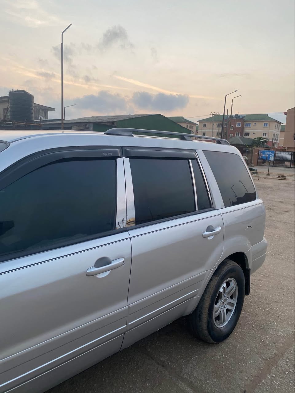 A picture of 2004 Honda Pilot