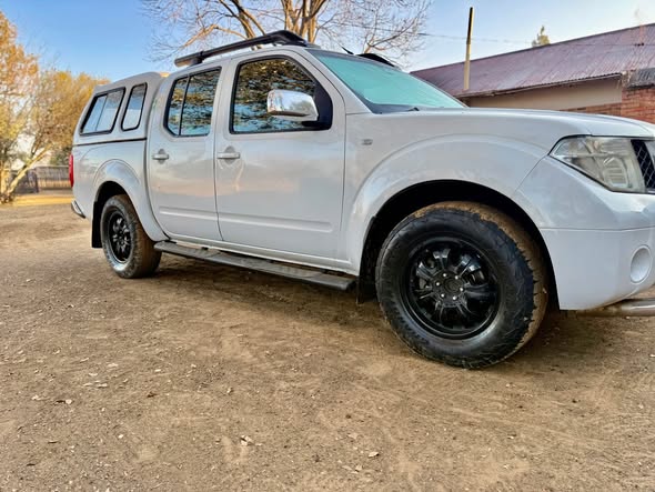 used nissan navara