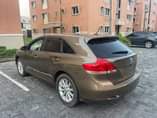 A picture of This is Toyota venza 2009 model clean in and out