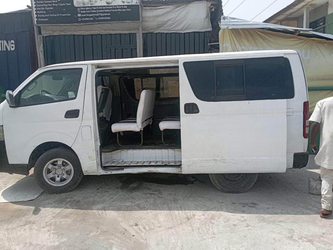 A picture of neat Hummer bus