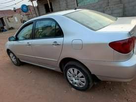 A picture of Toyota Corolla LE 04 model